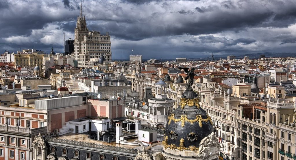 Individual tours features, advantages and disadvantages